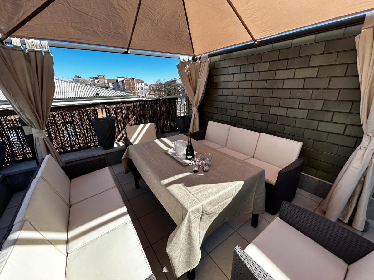 ミラノR39 Attic With Terrace And Private Parkingアパートメント エクステリア 写真